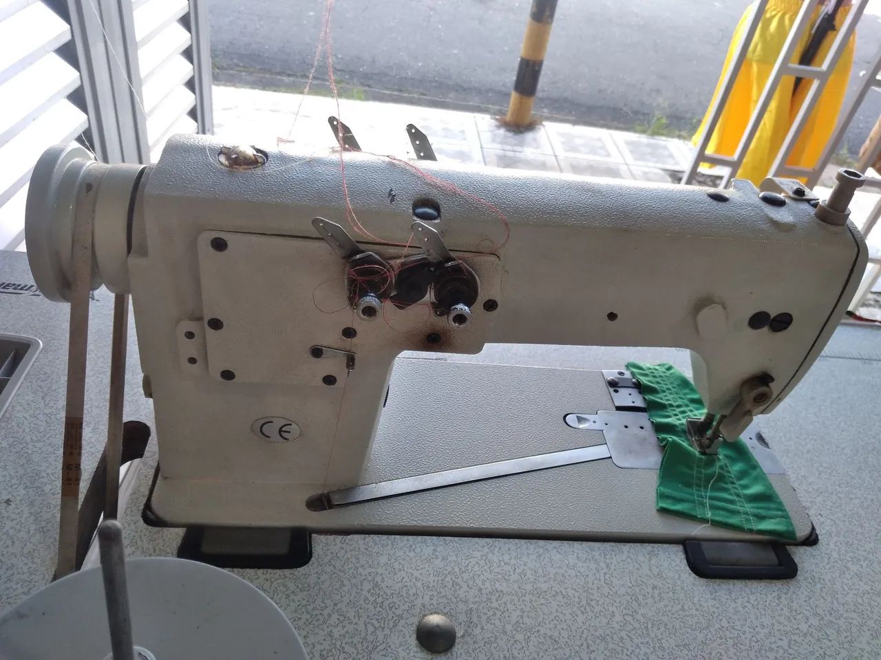 Máquina de costura  - Foto 4