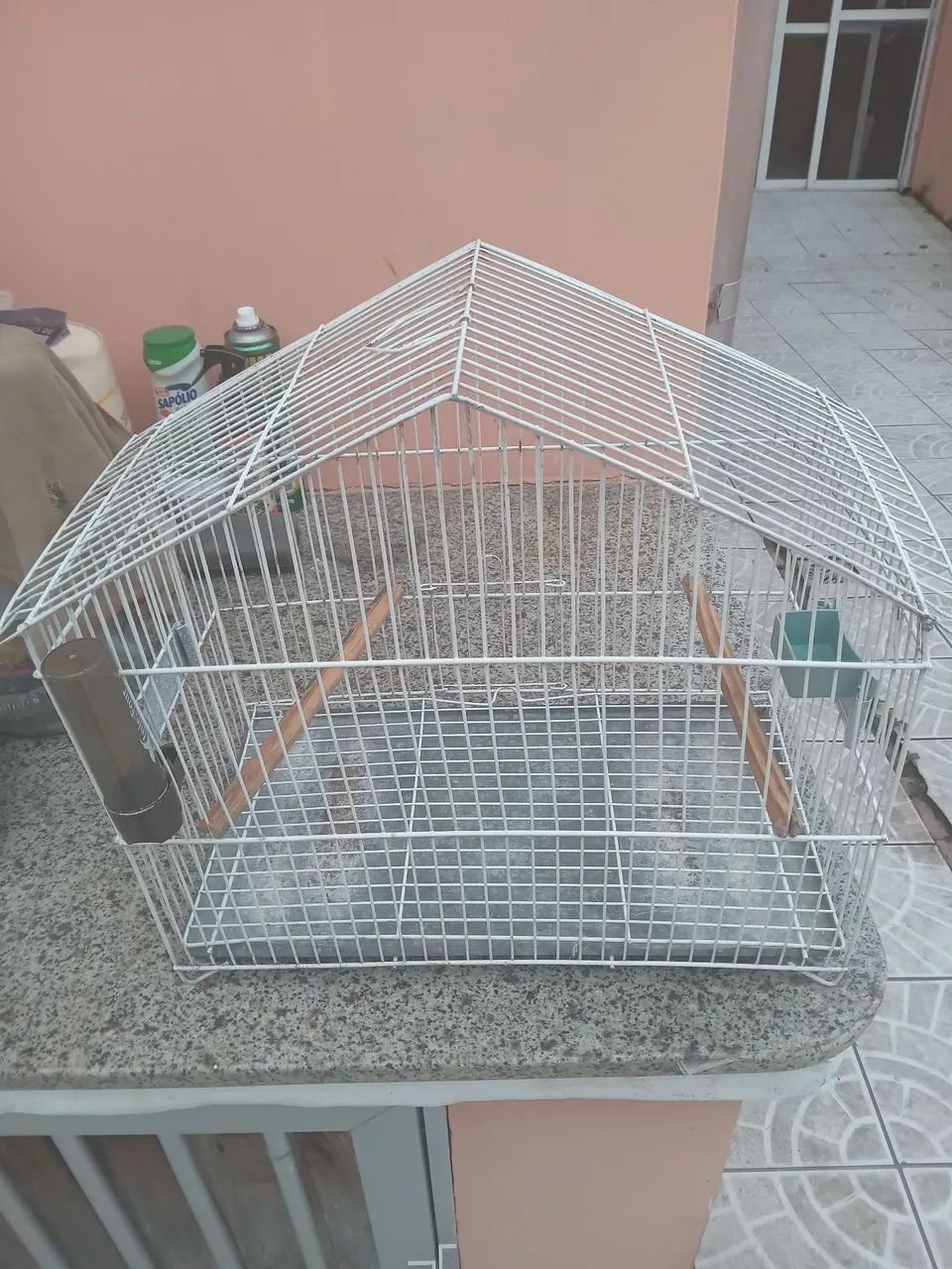 Vendo gaiola de ferro para pássaros.