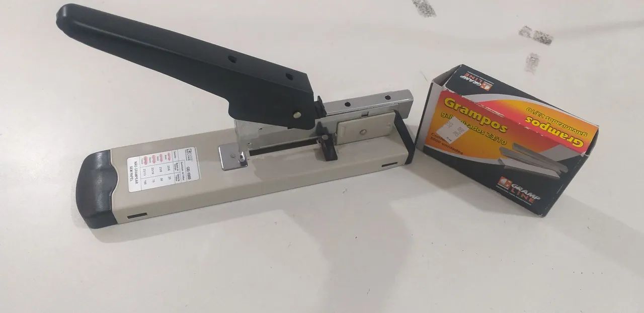 grampeador de papel