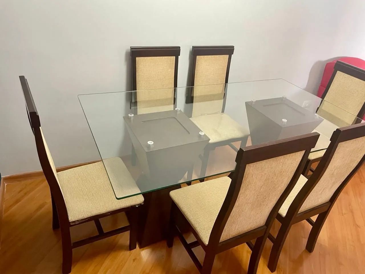 Linda mesa de jantar com tampo de vidro - Foto 4