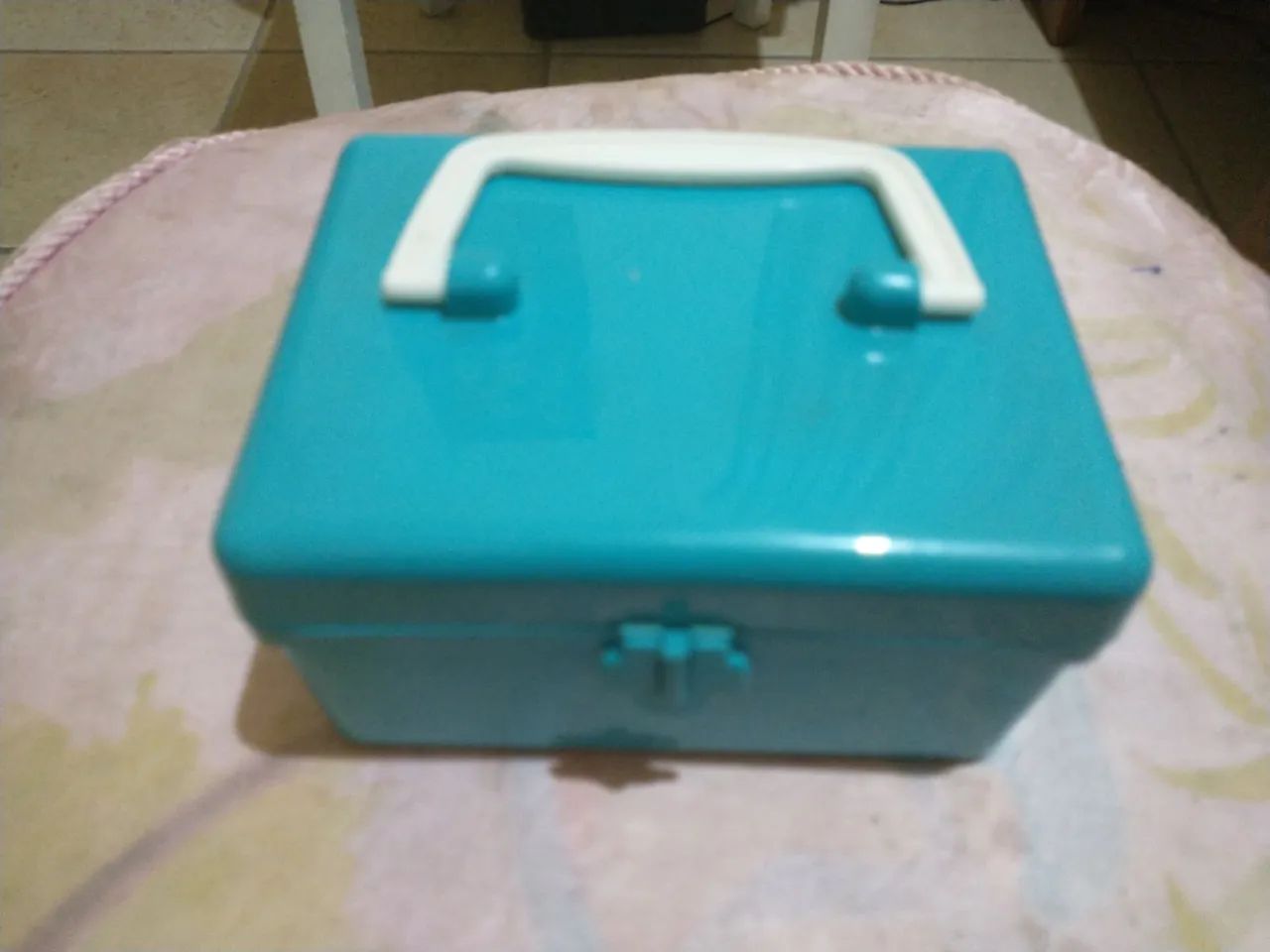 Caixa de plástico azul para cozinha