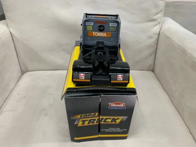 Miniatura caminhão de corrida copa truck  - Foto 3