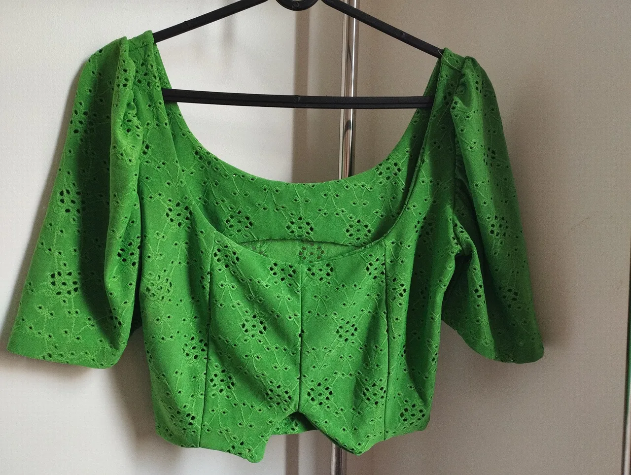 Blusa Verde em Tecido Broderie
