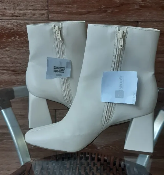 Bota off white, Nova número 36