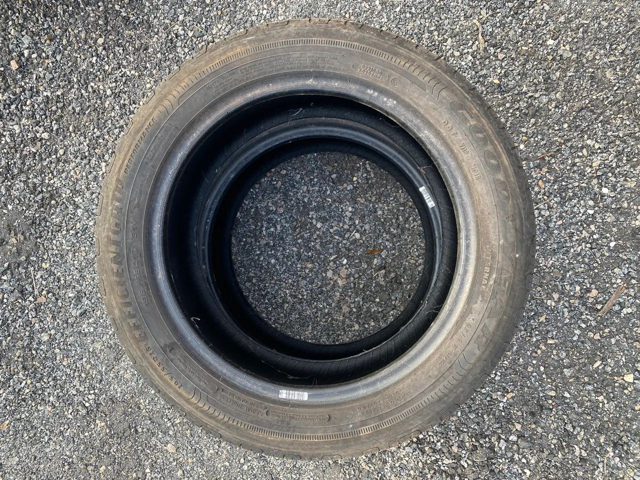 Pneus Goodyear efficientgrip 195/55/16 - Foto 2