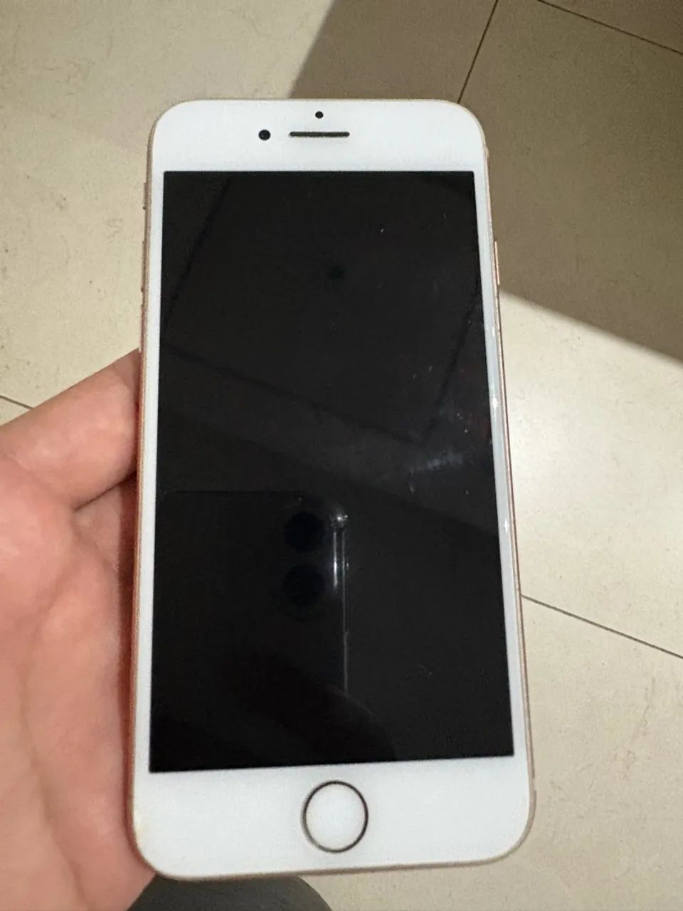 iPhone 8, boas condições de uso, botão funcionando, sem fone e sem carregador  - Foto 4