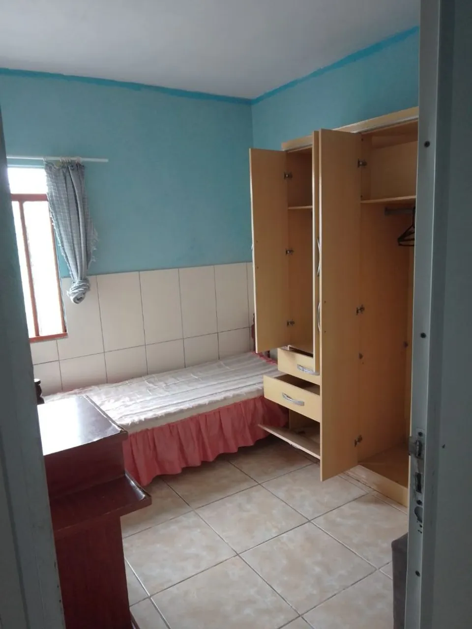 Aluga-se quarto mobiliado para rapazes