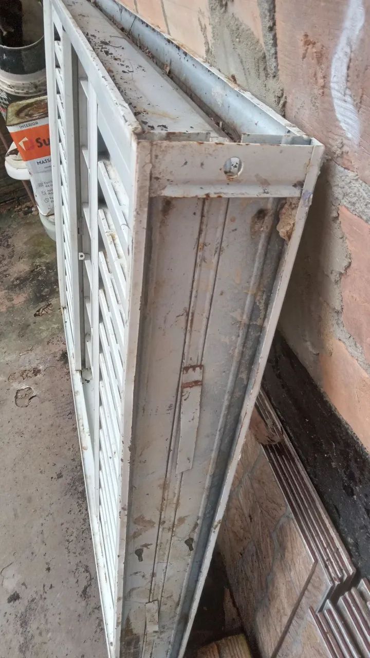 Janela de aço com grade e veneziana - Foto 4