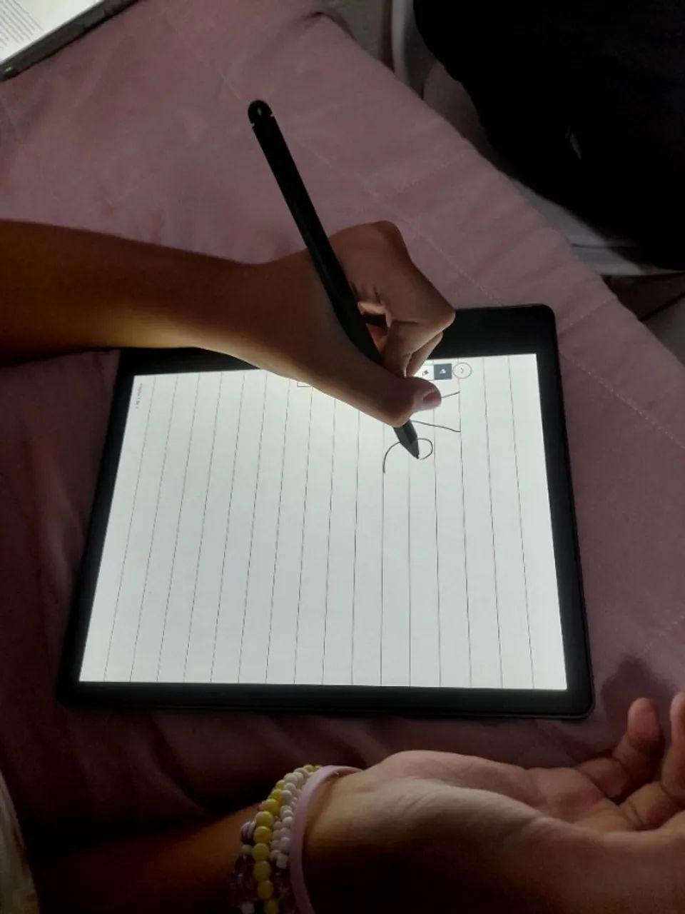 Kindle Scribe 10.2" , 32GB, Caneta Premium, 5 Pontas extras e Cabo de carregamento USB -C - Foto 3