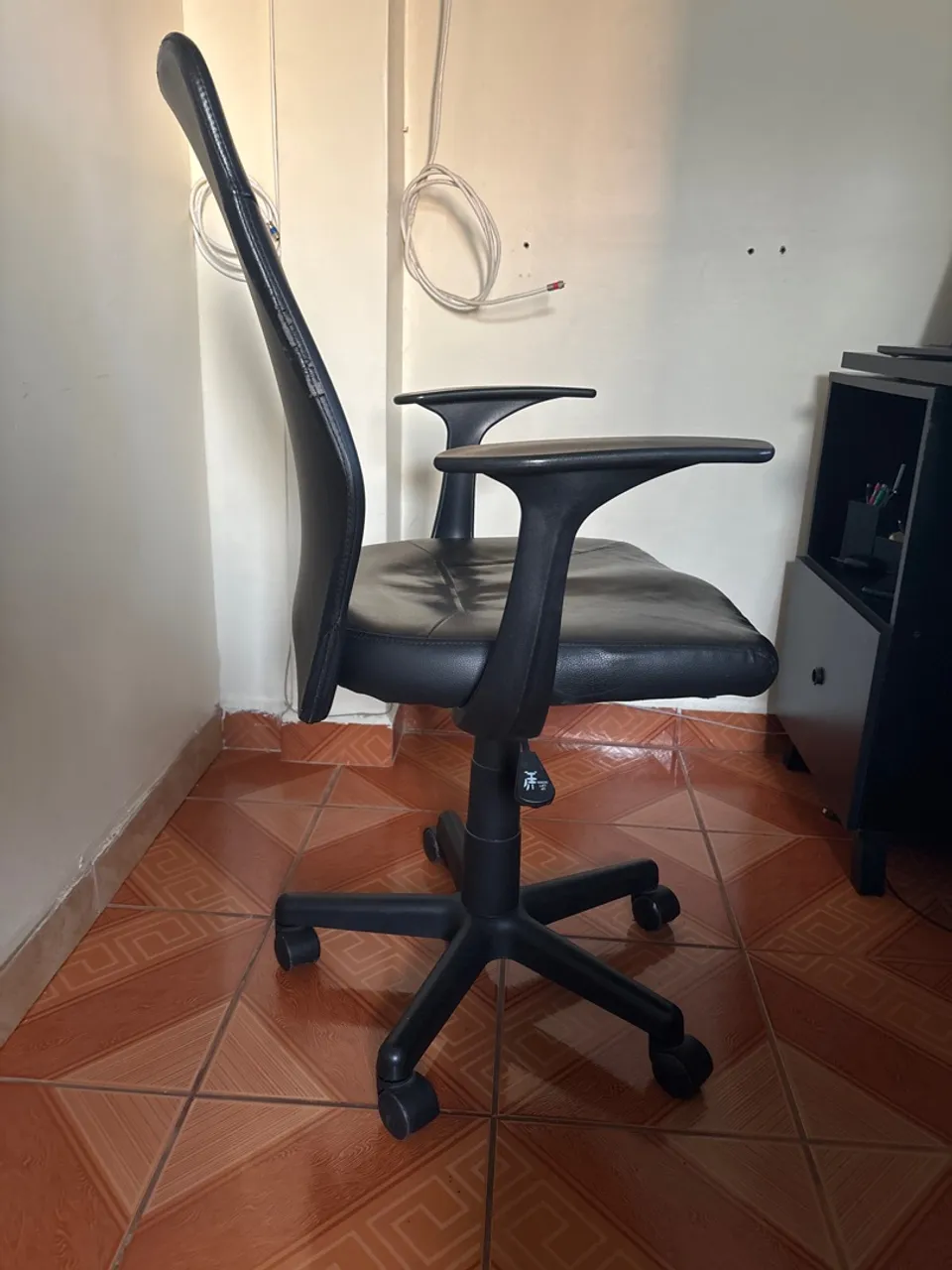 Cadeira de Escritório Ergonômica com Rodas