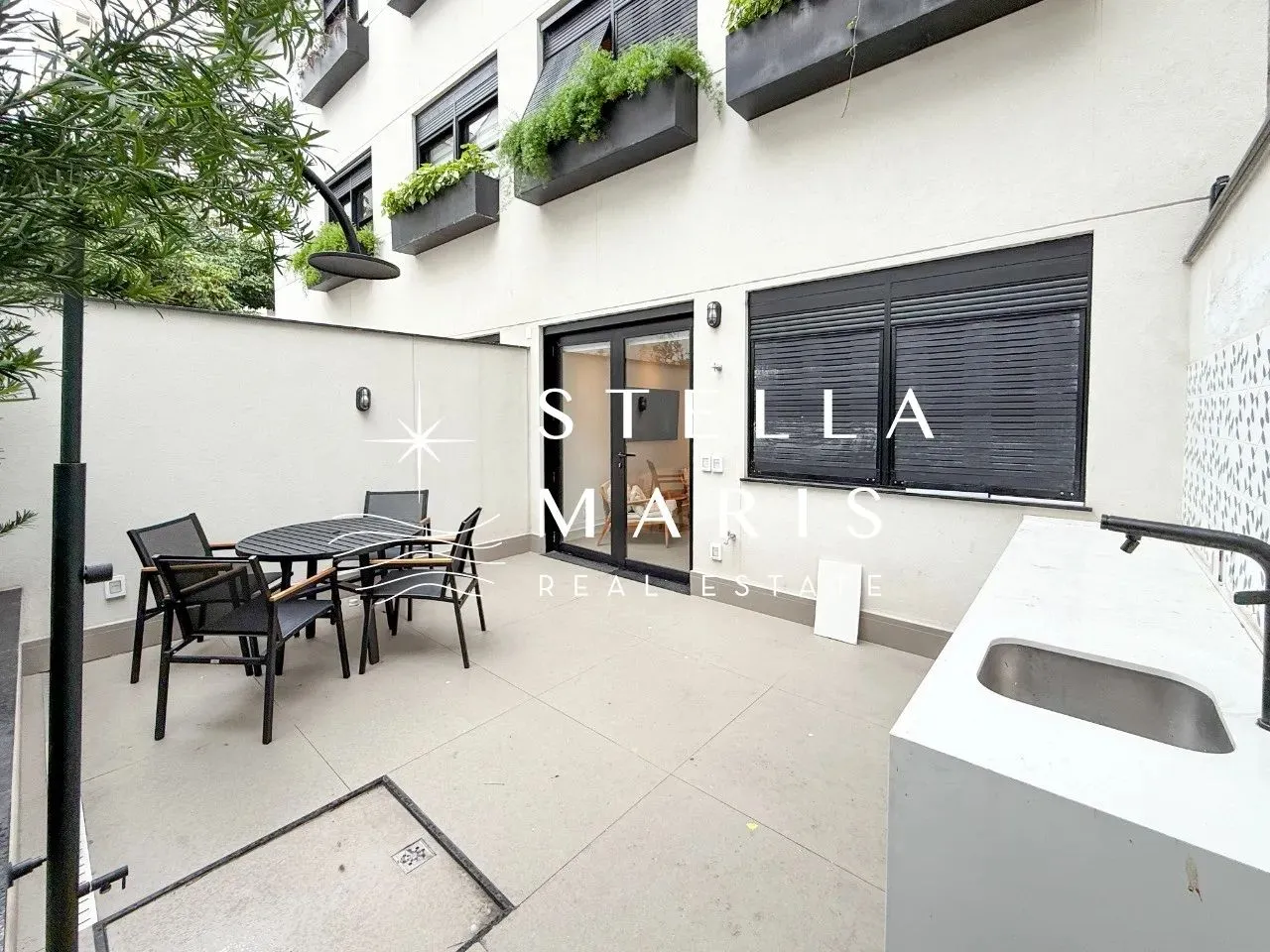 Leblon, Apartamento LOFT de 57 m2 todo montado e equipado com área externa GARDEN no recém