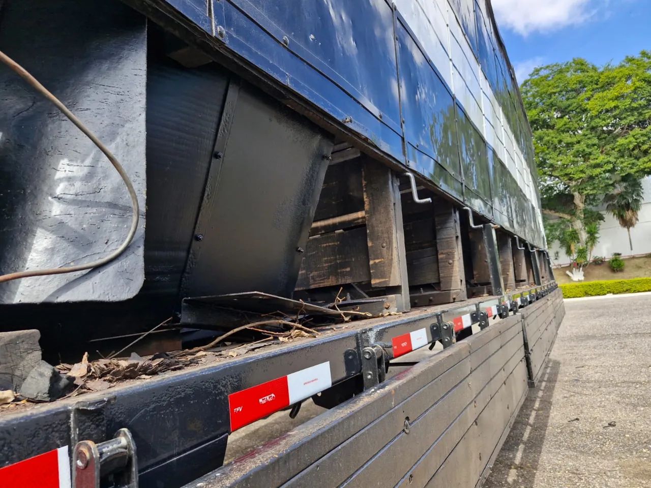 Carroceria Gaiola De Carvão Galego Ano 2017 9,50 Metros - Foto 3