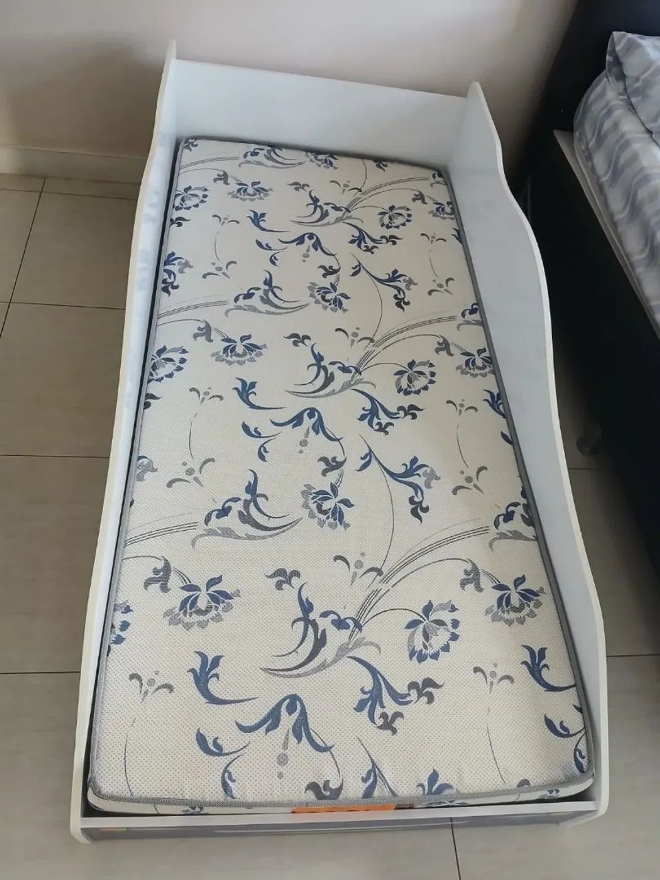 Cama Infantil Branca com Estrado de Madeira - Foto 3
