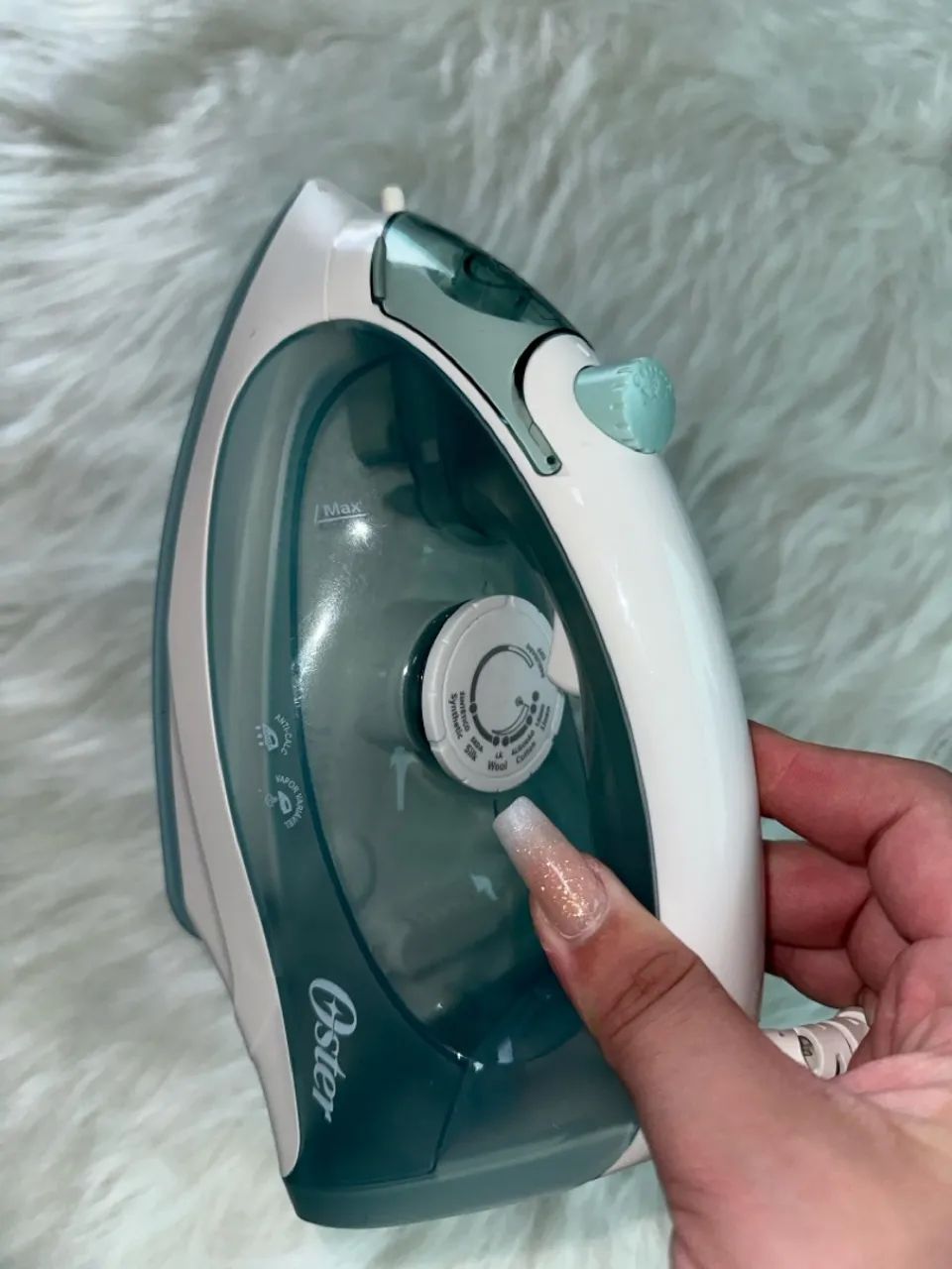 Ferro de Passar Roupa Oster - Semi Novo