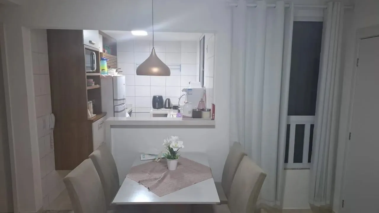 Apartamento com 2 quartos semi-mobiliado