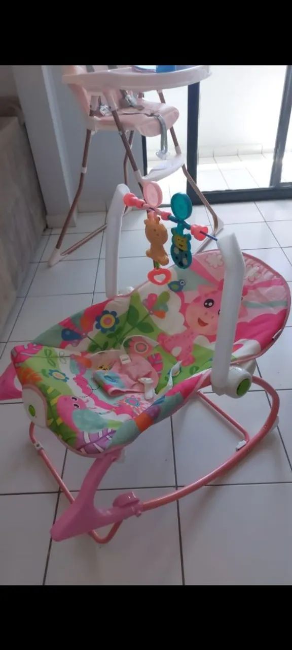 Cadeirinha de balanço para bebê com móbile - Foto 2