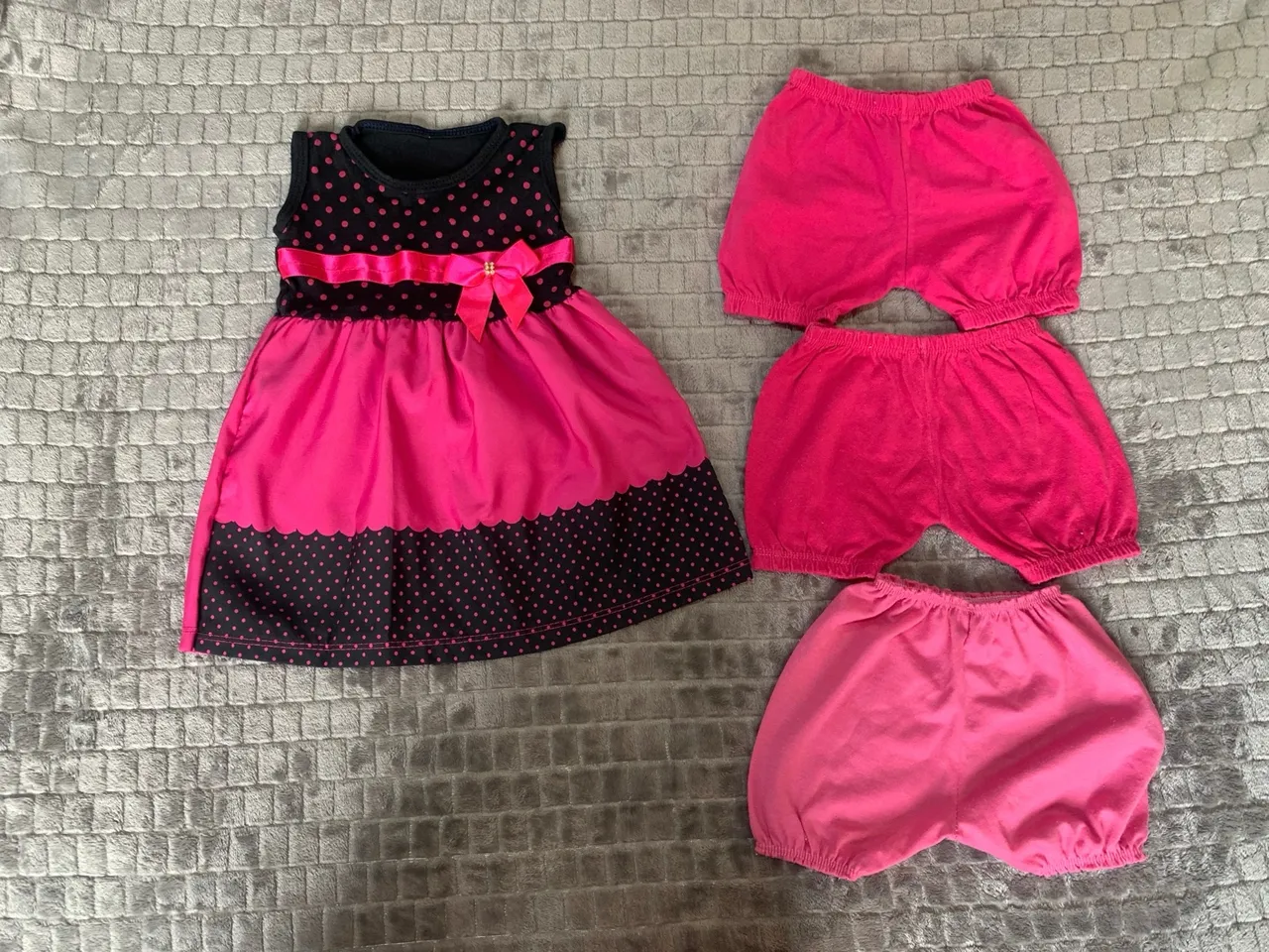 Conjunto de roupinhas de bebê. TAM RN e P