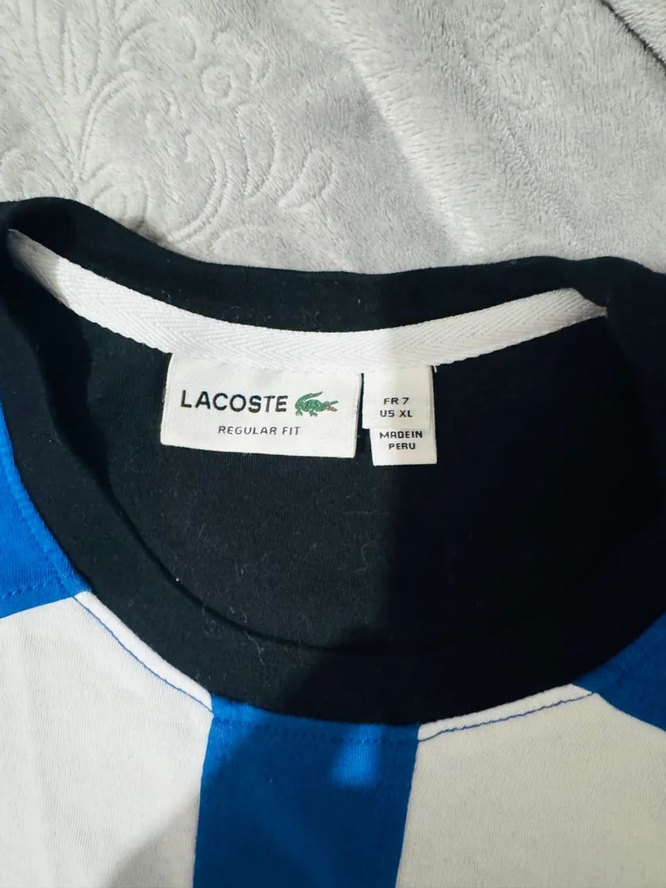 Camiseta Lacoste Masculina Azul e Branca - Foto 2