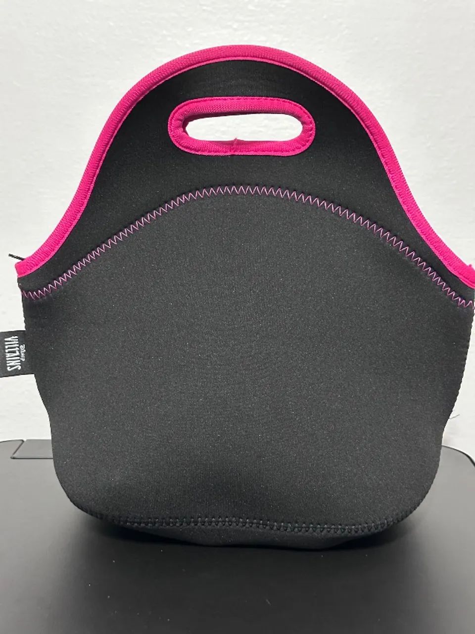 Bolsa Térmica Disney Rainha Má Preta e rosa - Foto 3