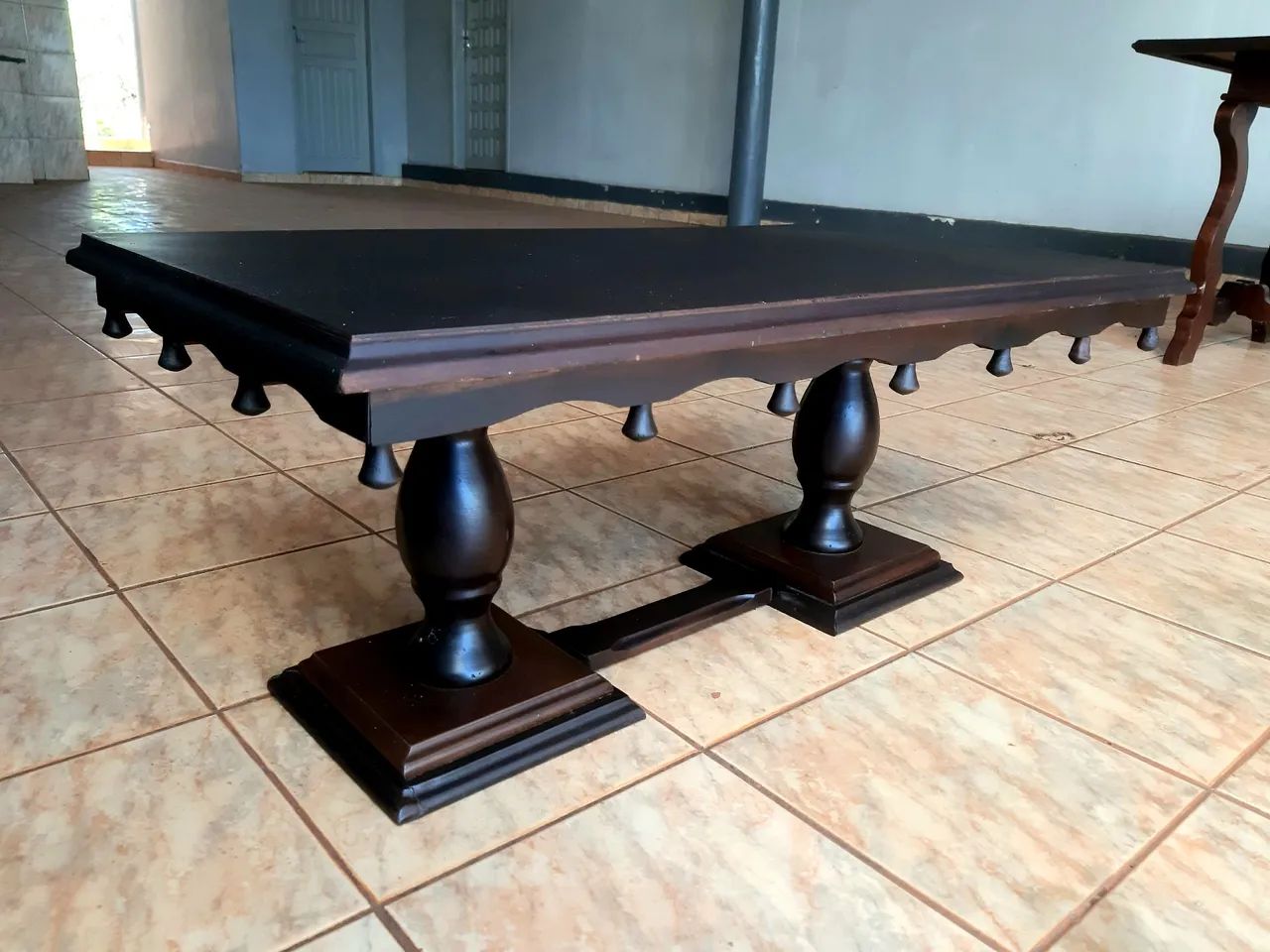 Mesa de Centro Clássica em Madeira Maciça - Foto 3