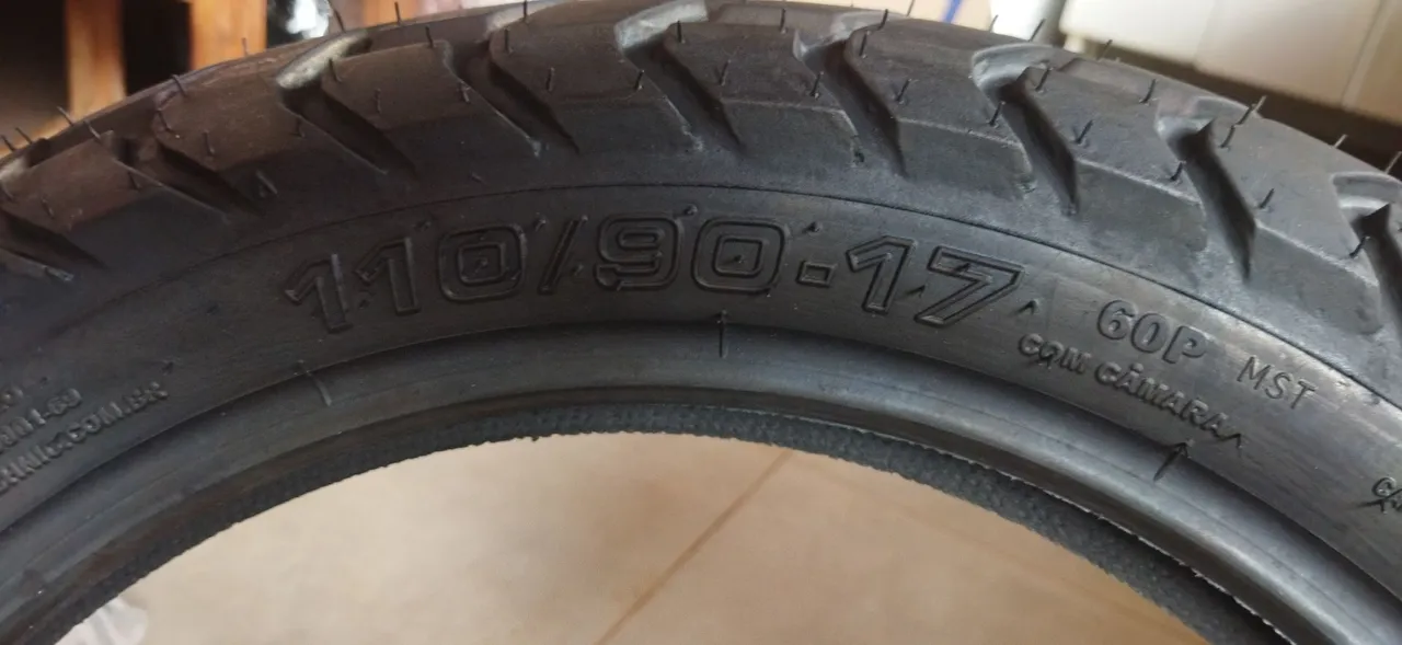 Pneu de Moto 110/90-17 novo