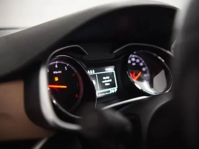 ONIX 2020 HATCH PREMIER 1.0 12V TB FLEX AUT - ESTADO IMPECÁVEL! EXCELENTE OPORTUNIDADE! - Foto 5