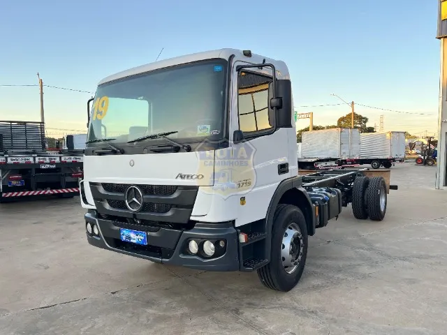 mercedes-benz atego 1719 caminhão toco