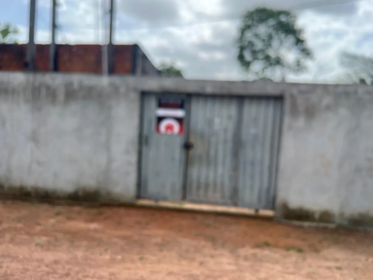 VENDE UMA CASA