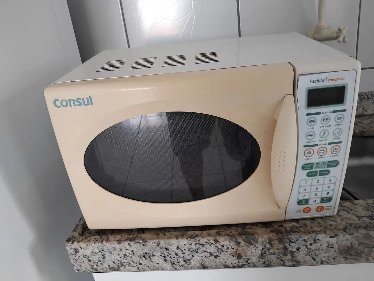 Micro-ondas Consul Facilite I - Compacto e em ótimo estado!