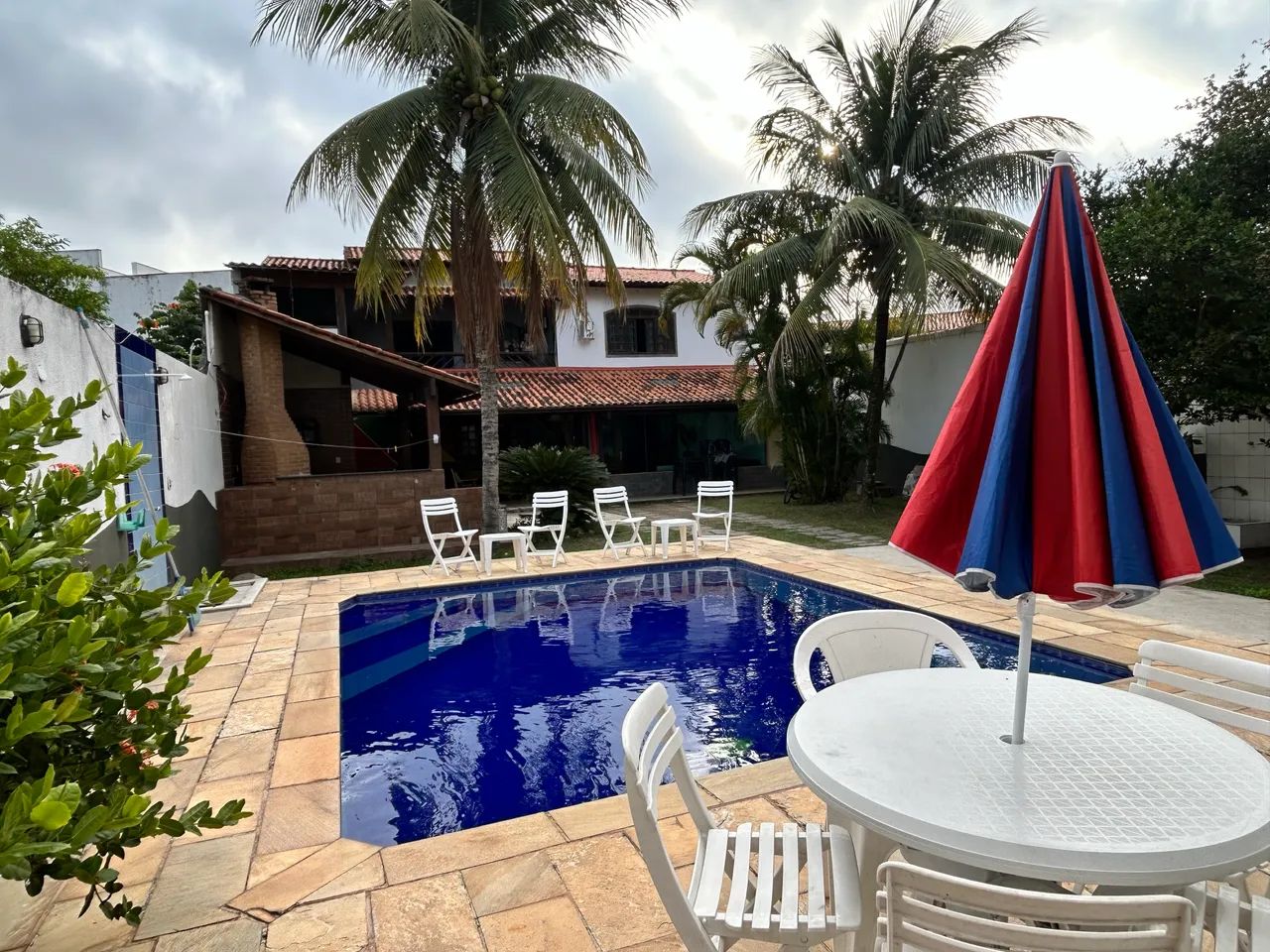 Temporada em Camboinhas: 4Qtos, 4 Banheiros, Piscina e Churrasqueira