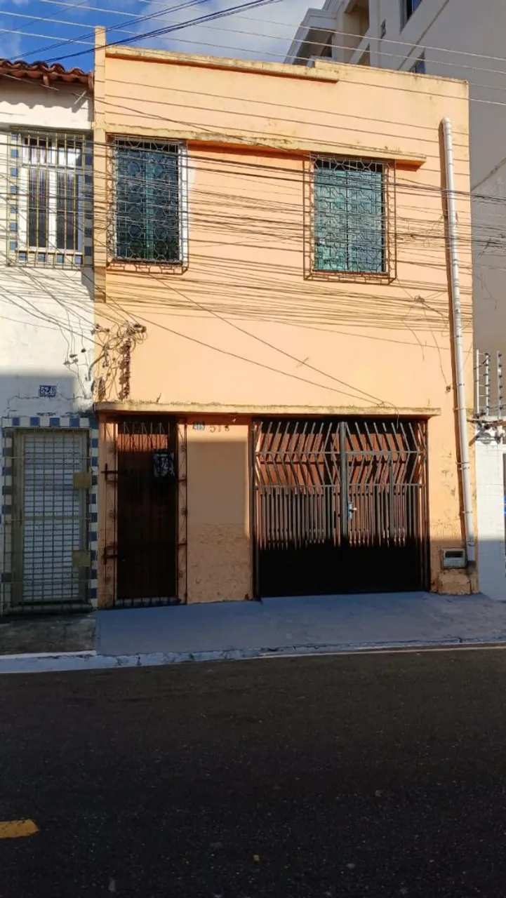 CASA DE DOIS PAVIMENTOS NA CIDADE VELHA