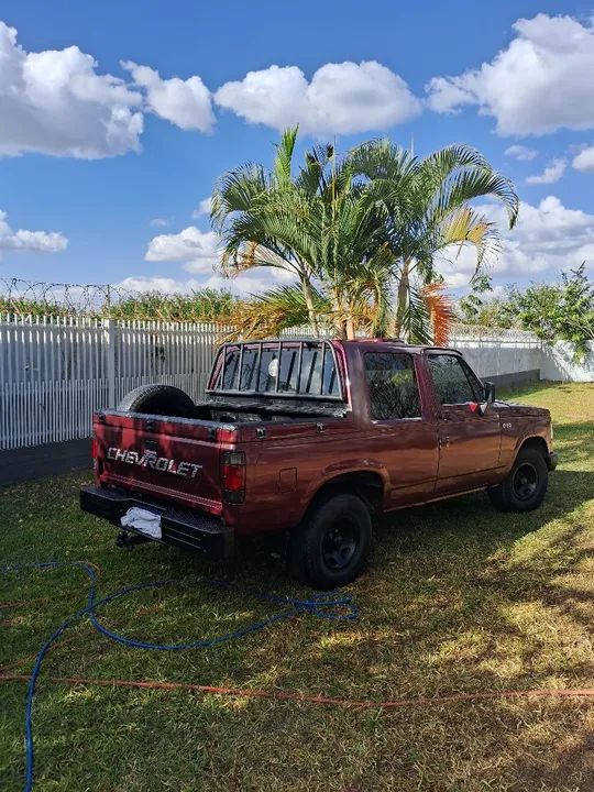 Caminhonete Chevrolet C-20, cabinada, gasolina e GNV - Foto 3