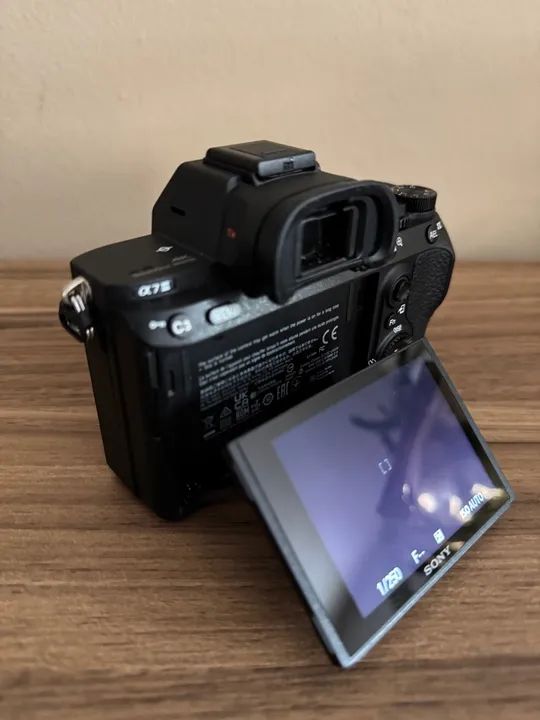 Câmera Sony Alpha 7 III + Carregador de bateria Câmara com 7 meses de uso e 7.200 cliques  - Foto 2