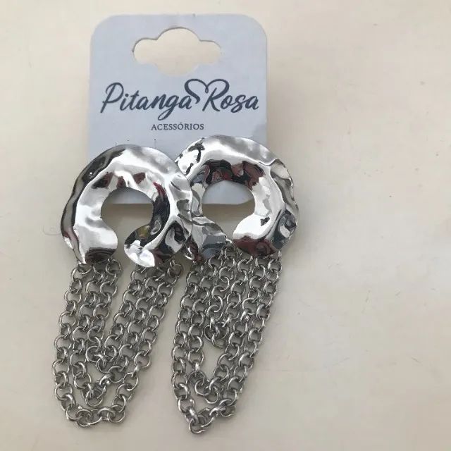 Brinco Com Corrente Prateado Da Pitanga Rosa