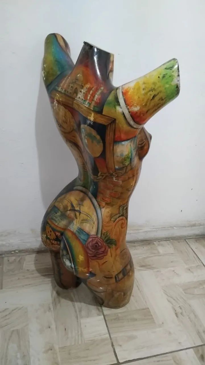 Maniqui de busto feminino tatuado - Foto 2