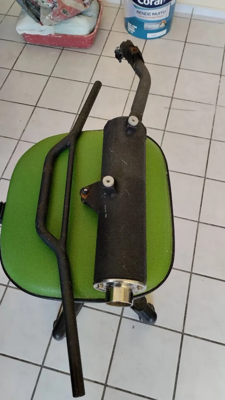 Escape e guidão para moto