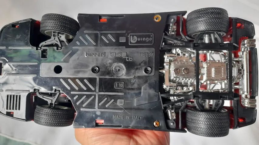 miniatura da Ferrari 348 tb 1989 1:18, maisto  Burago vermelha 3039 importada. Feita na It - Foto 5