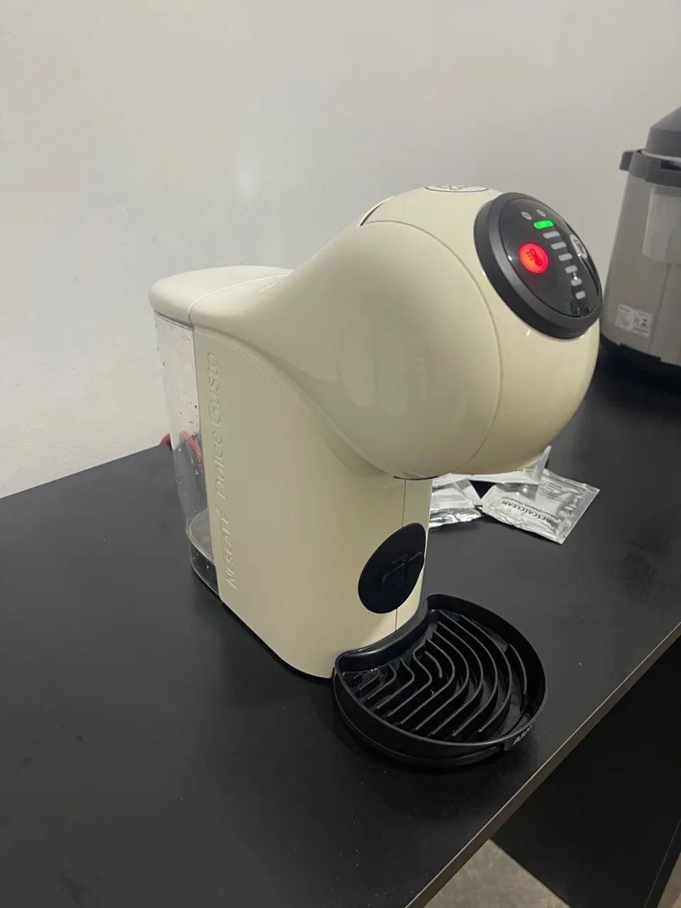 Cafeteira Nescafé Dolce Gusto Genio S Basic Branca