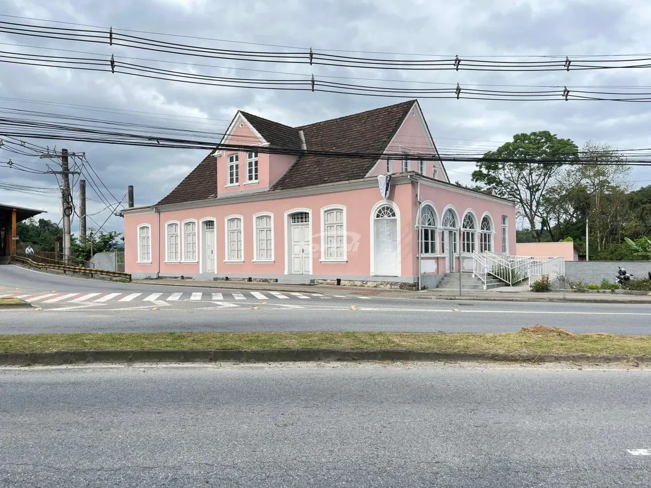 Casarão Scarduelli disponível para locação no bairro do Salto em Blumenau!