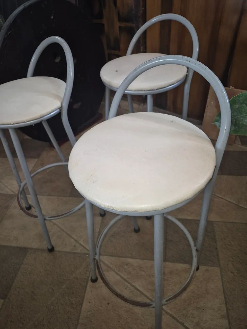 Traditional Round Stool65153866526338121