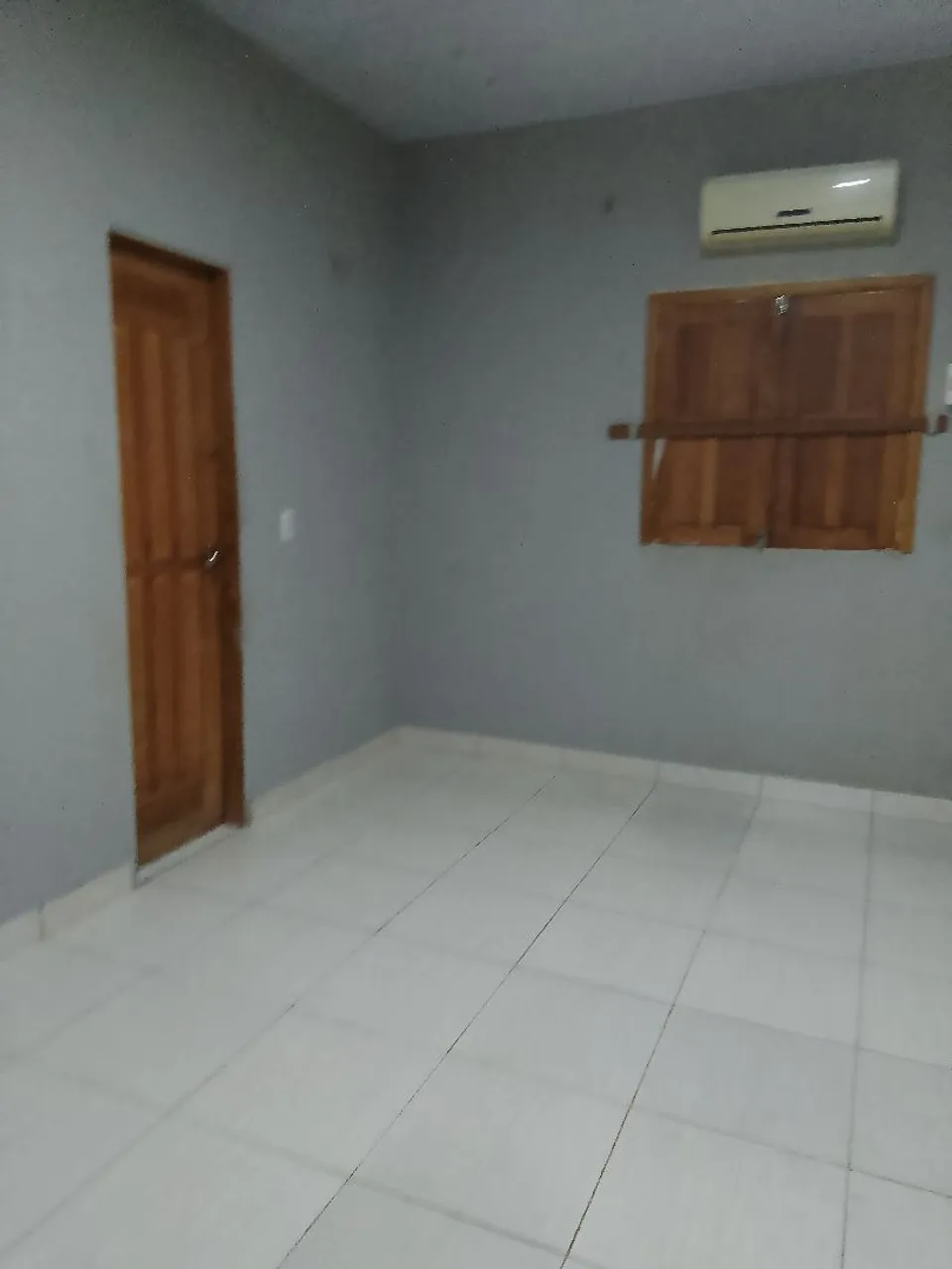 Casa toda terminada com áreas lateral e fundo