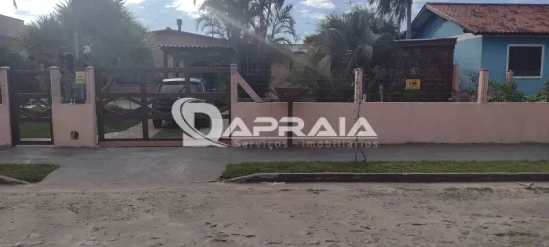 Casa Ampla em Dois Terrenos com Piscina e Anexo