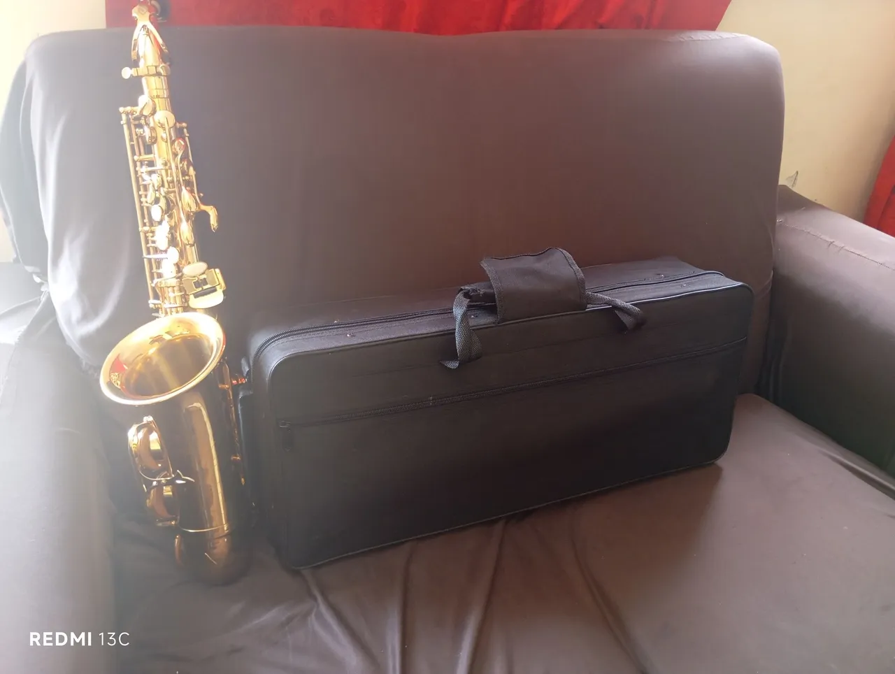 Saxofone semi-novo