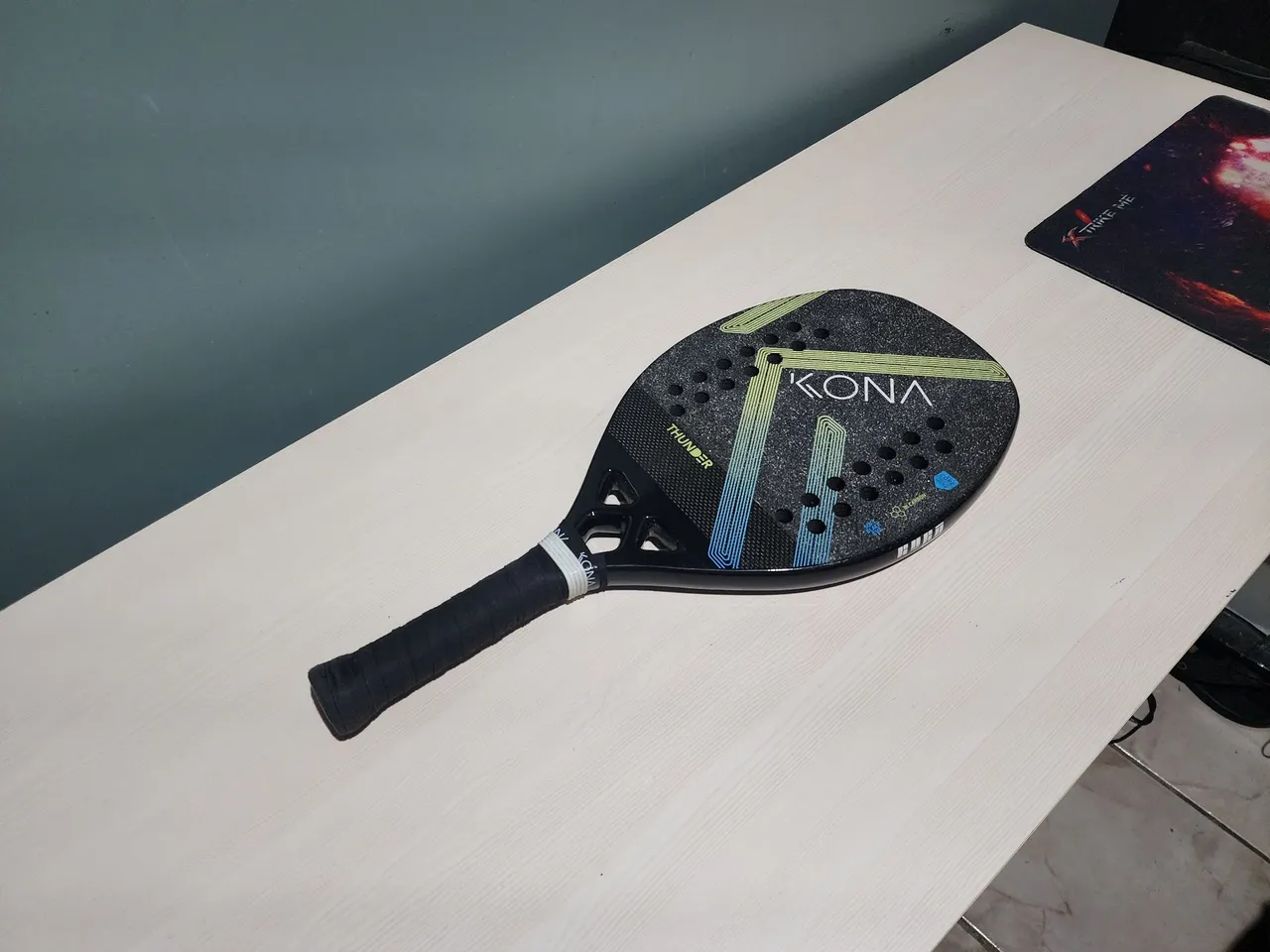 Raquete de Beach Tennis Kona Thunder em Ótimo estado