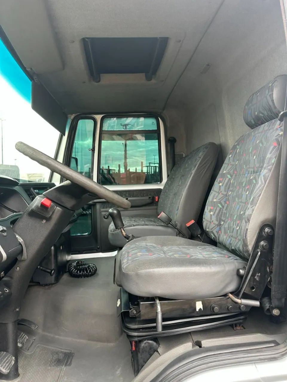 Ford Cargo 816 ano 2013 no chassi doc baú - filé - baixa km apenas 268 mil km - Foto 4