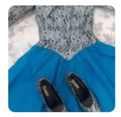 Vestido de festa com sapato encapado