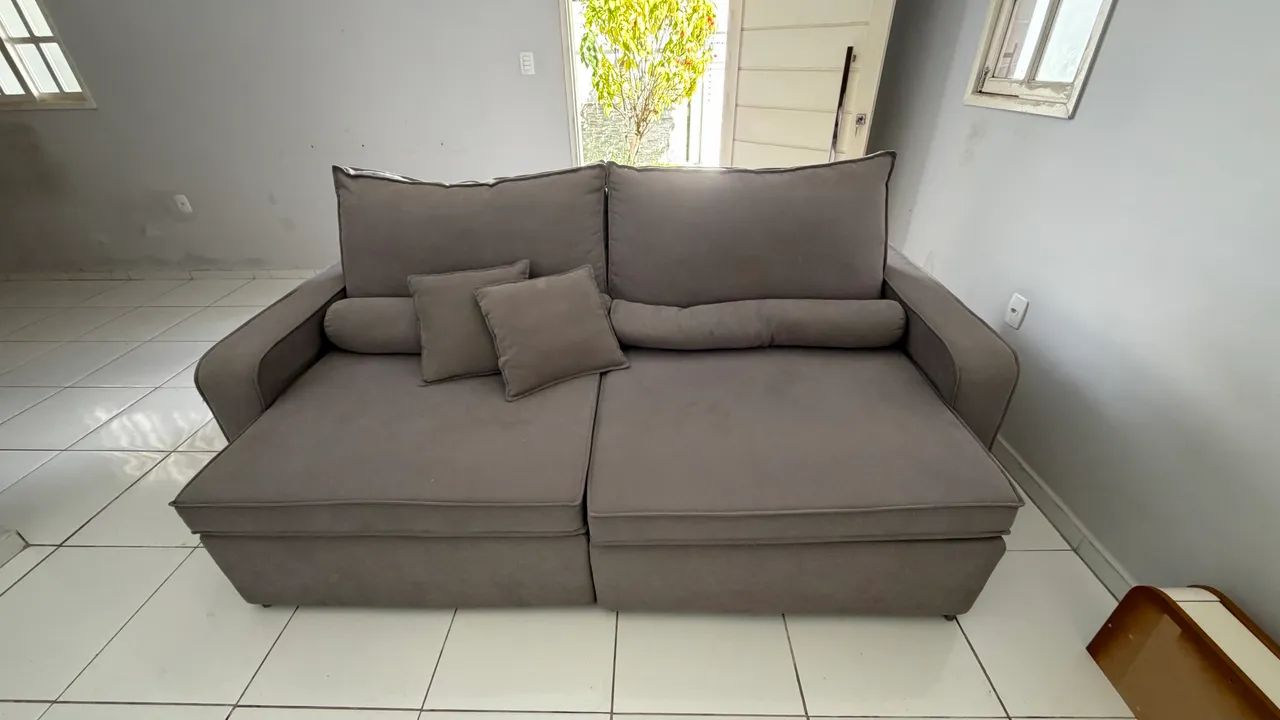 Sofá com apenas 1 ano de uso 