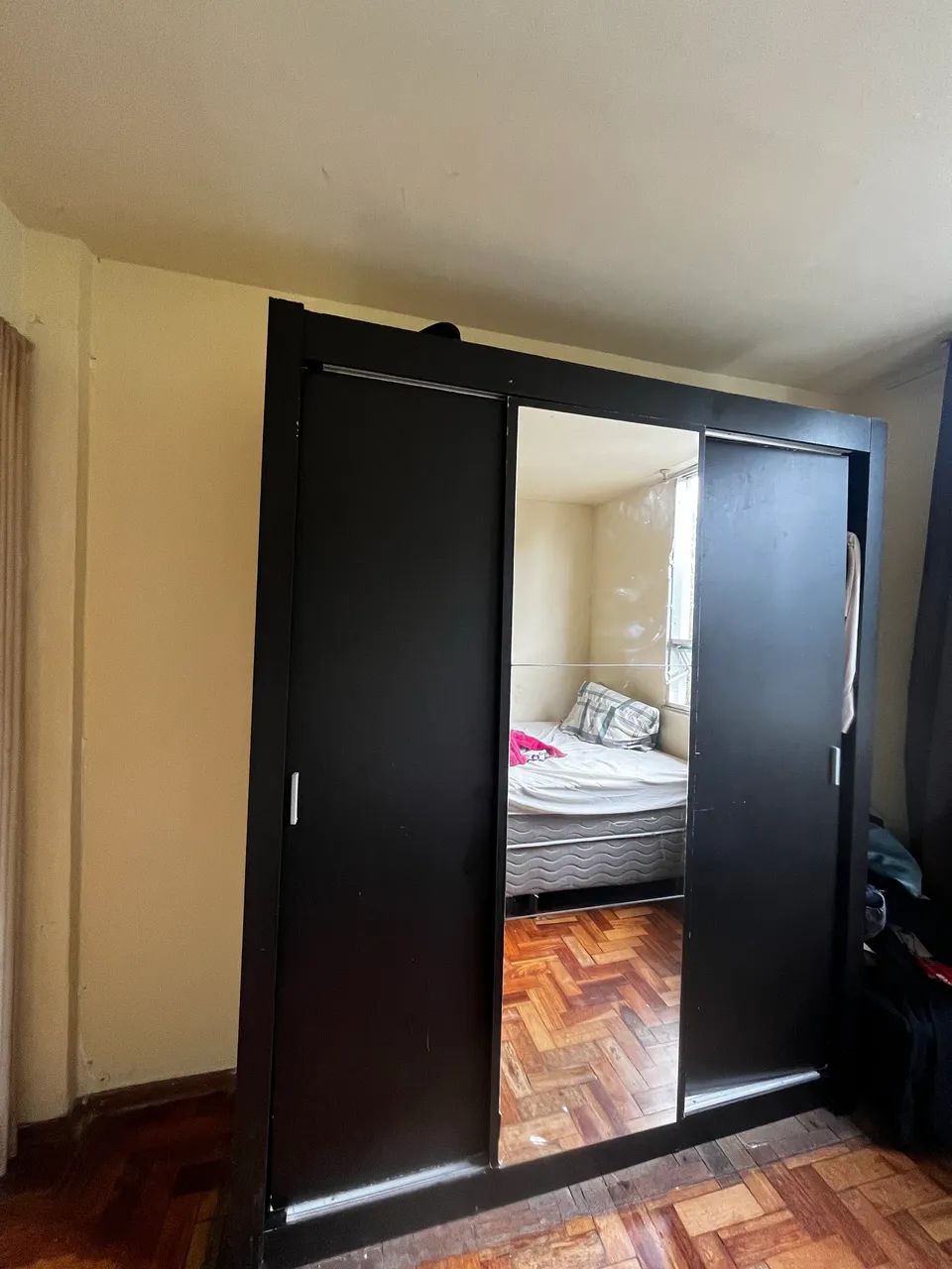 Vendo guarda-roupa de solteiro  - Foto 3