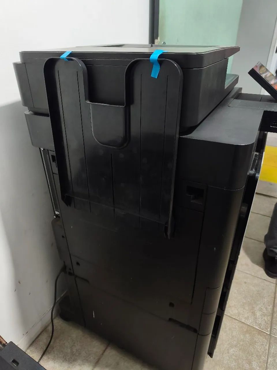 Impressora HP Enterprise Flow MFP M830 - Foto 3