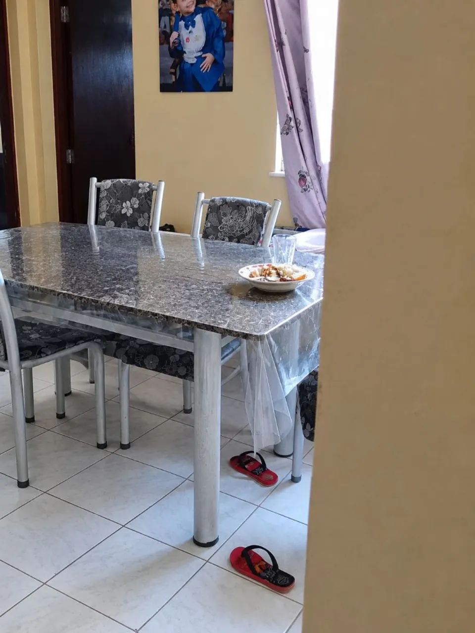 Mesa sem cadeira 